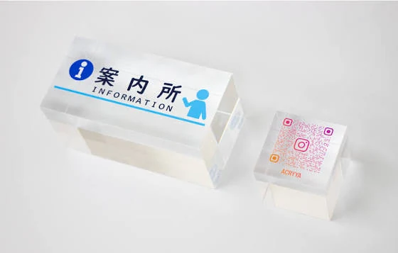 企業周年・表彰・記念品向け多層・封入・レンチキュラー対応アクリルブロックOEMの活用例