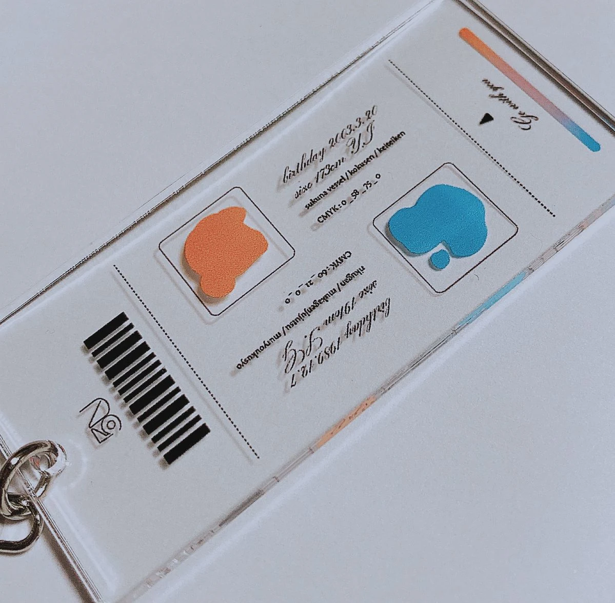 自由形状アクリルプレートのNFC・レンチキュラー・特殊印刷対応アクリルカード・プレートOEM製作例
