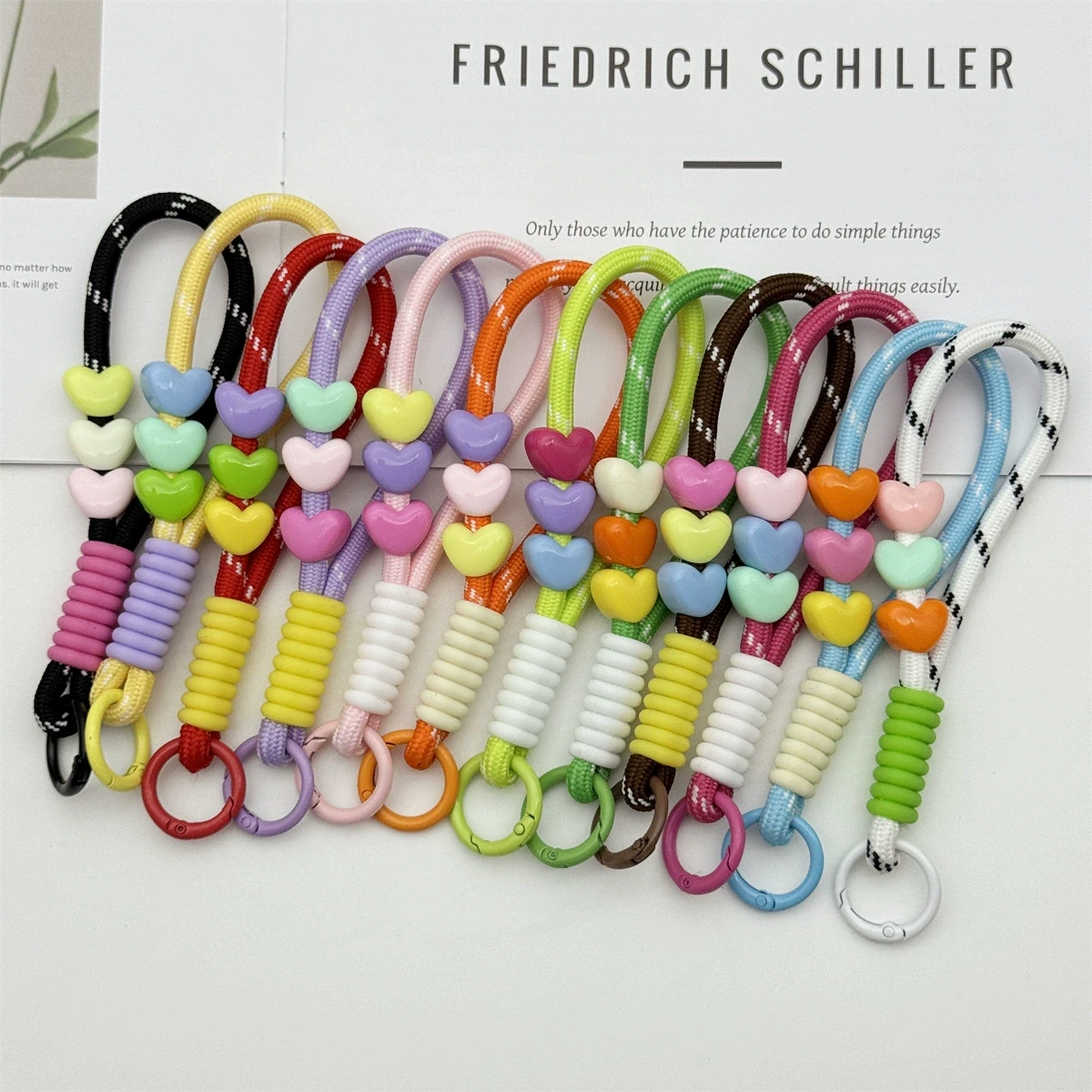 アクリルキーホルダー用金具・ストラップ・付属パーツのOEM対応写真(braided strap heart beads)