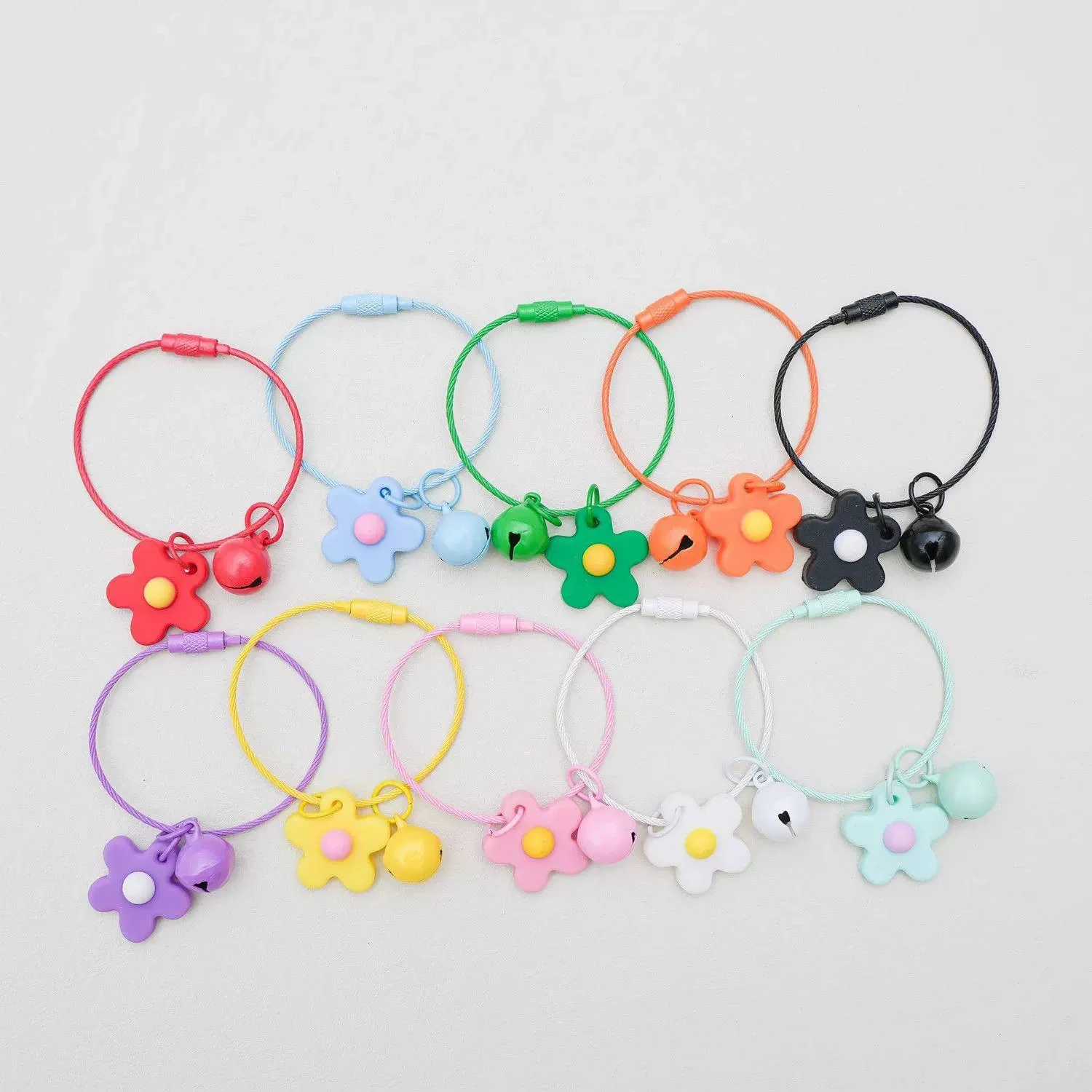 アクリルキーホルダー用金具・ストラップ・付属パーツのOEM対応写真(flower bell wire loop)