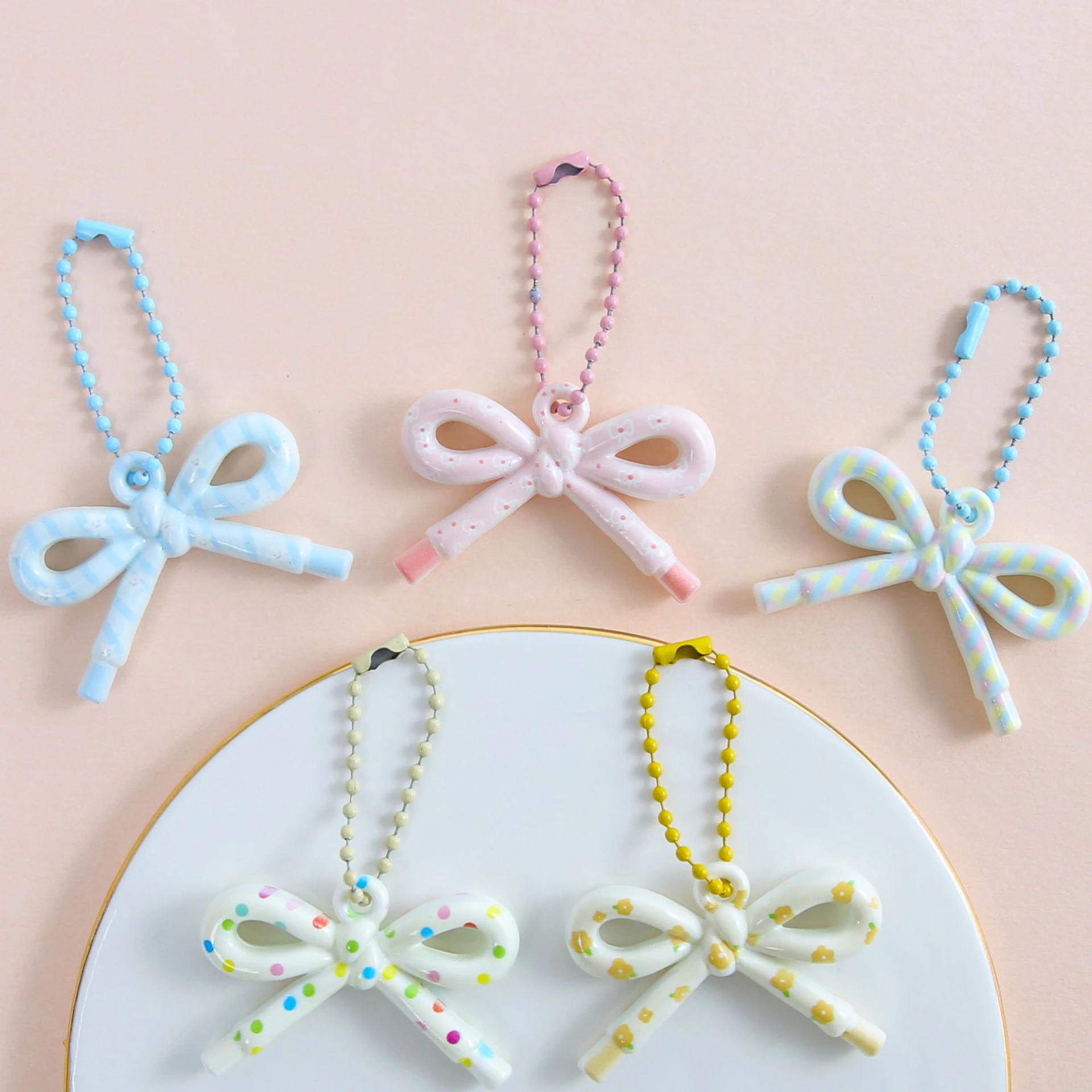 アクリルキーホルダー用金具・ストラップ・付属パーツのOEM対応写真(ribbon bow ball chain)