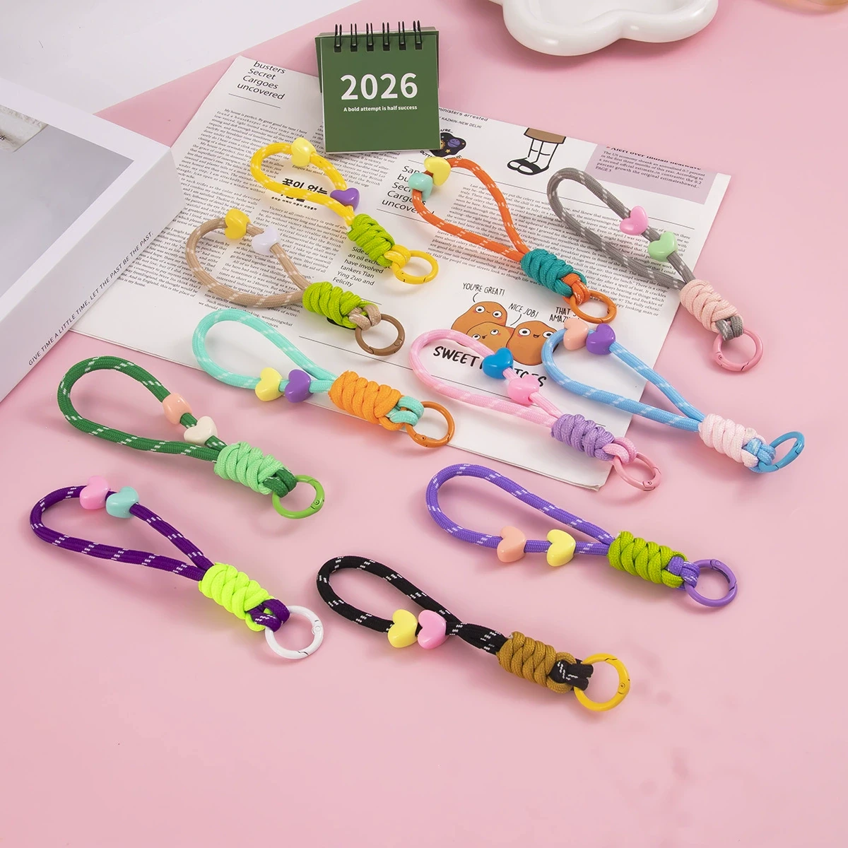 アクリルキーホルダー用金具・ストラップ・付属パーツのOEM対応写真(woven rope heart wrist strap)