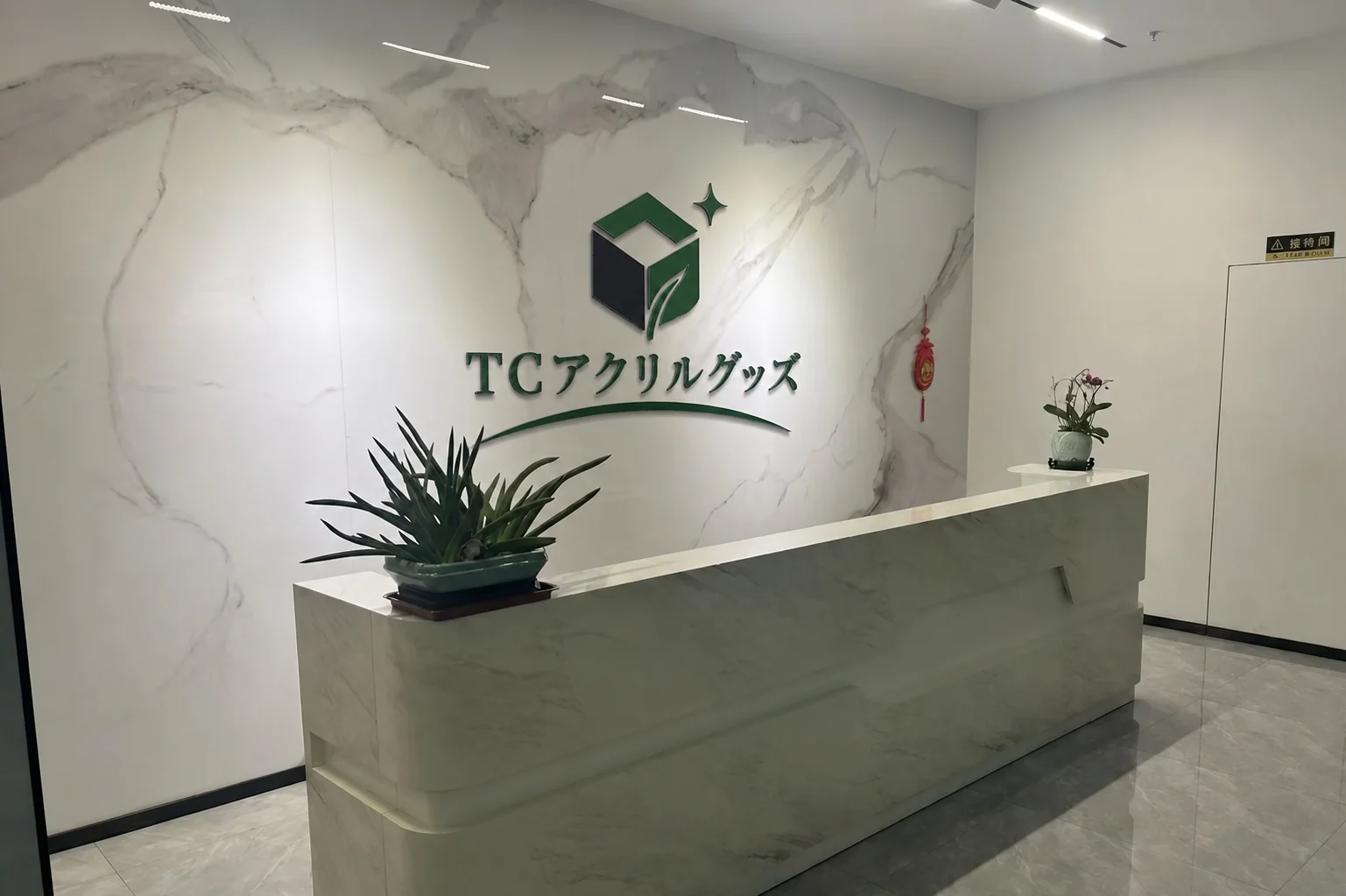 TCアクリルグッズの日本向けアクリルOEM対応拠点と担当体制のイメージ