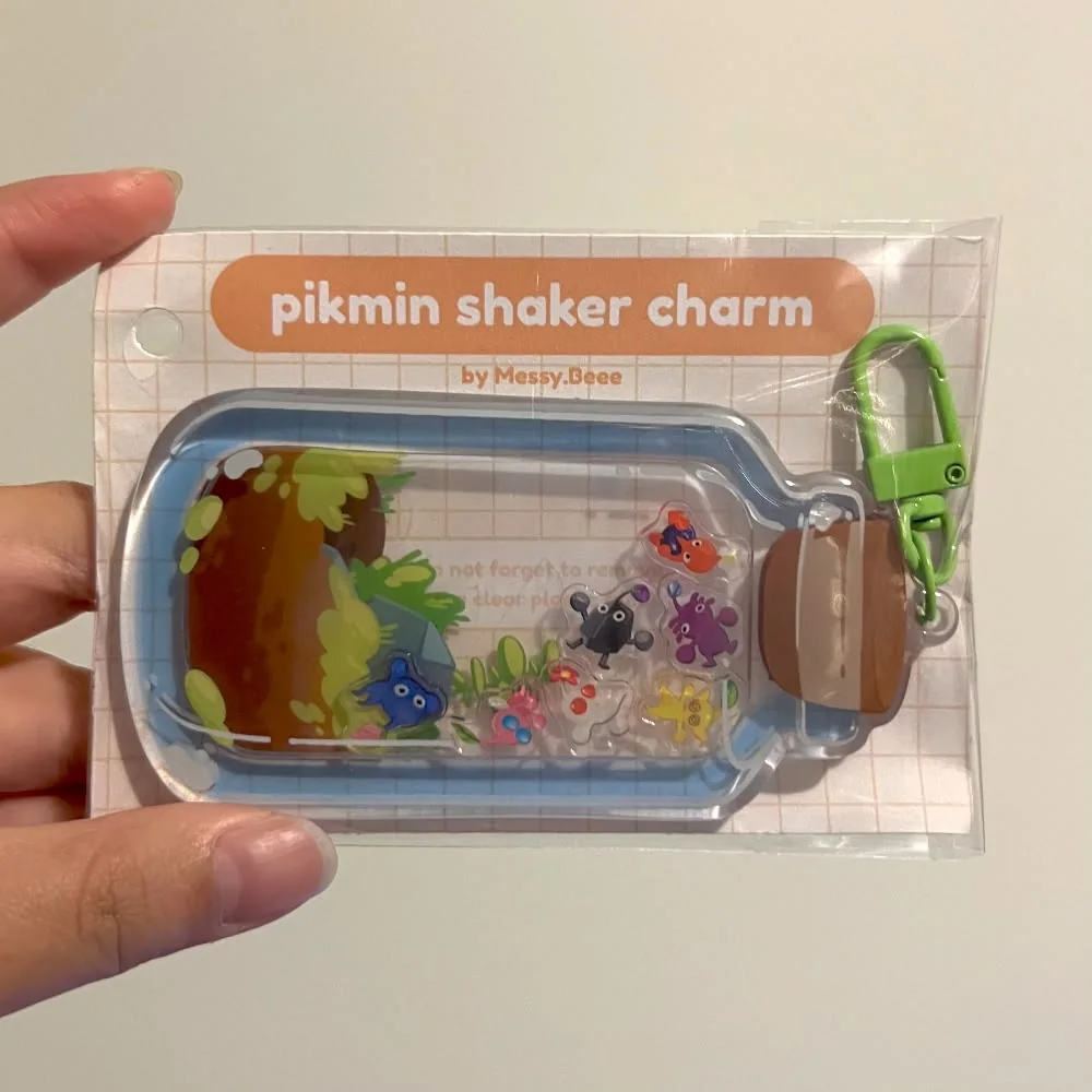 液体封入シャカシャカアクリルチャームのサンプル